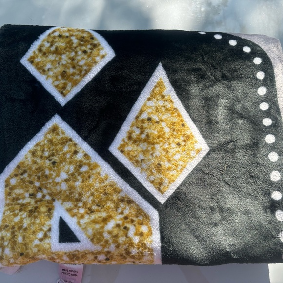 Cheer Athletics Black White Gold Blanket Super Soft CA Plano🐝 - Picture 5 of 5